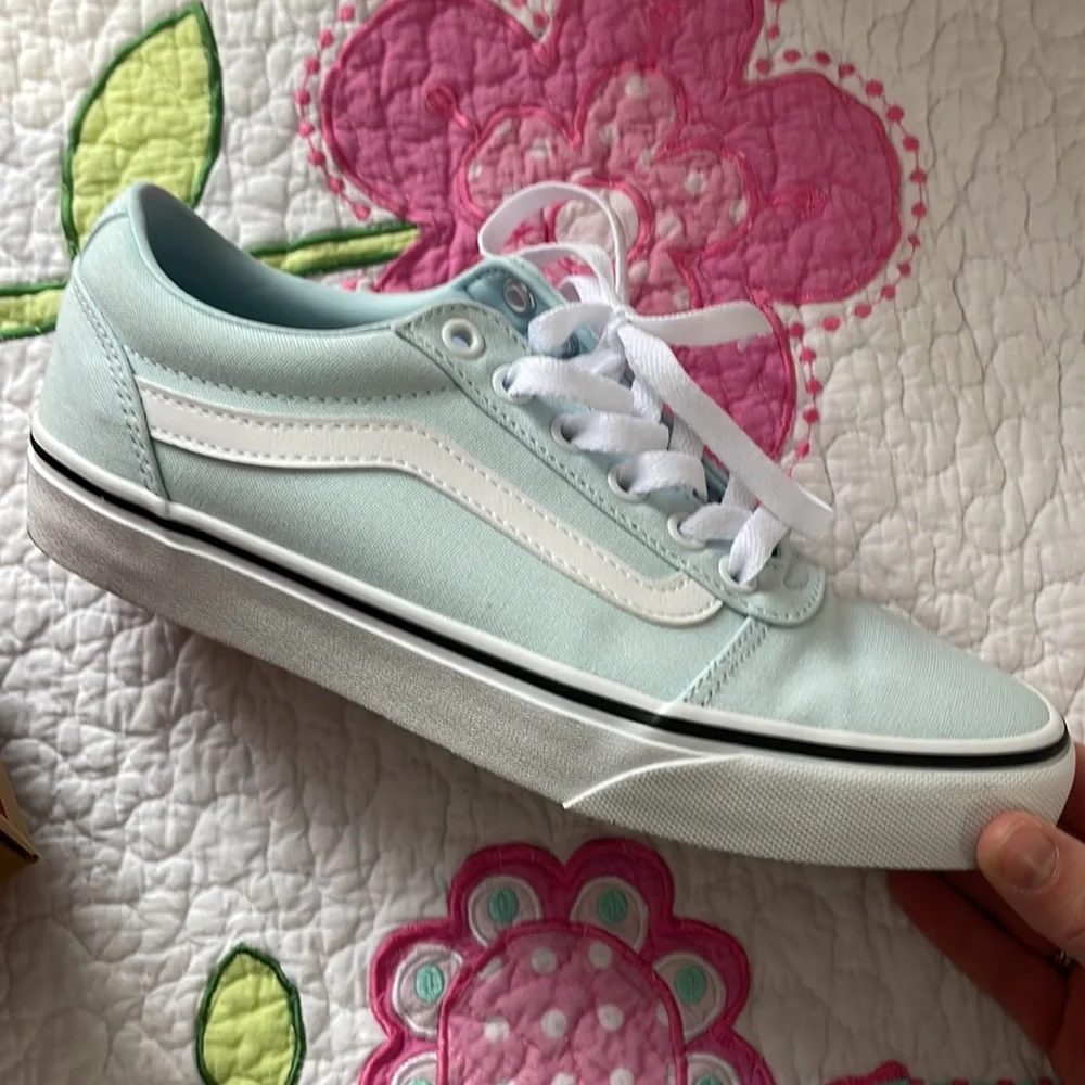 Vans Ward Sneaker EUC - Picture 2 of 5